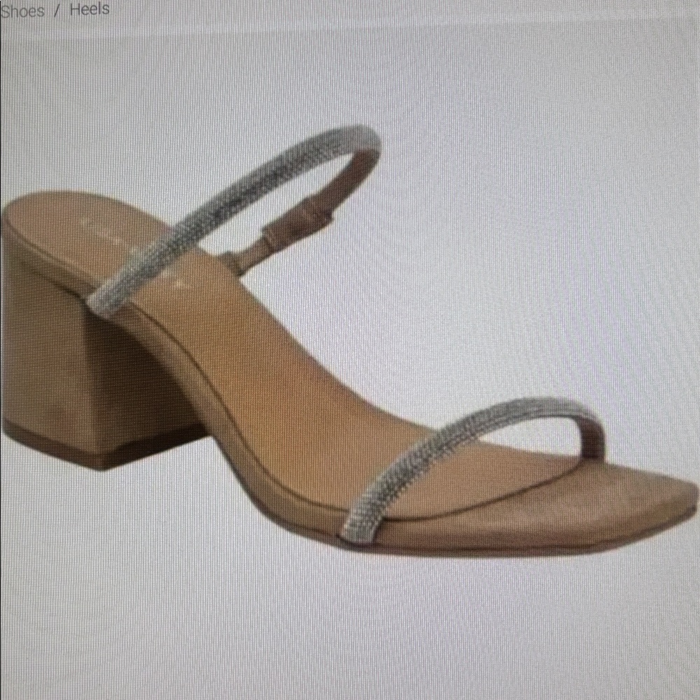 NWB Lisa Vicky Tan Suede Mood-V Silver Hotfix Strappy sandal.   Size 7.5